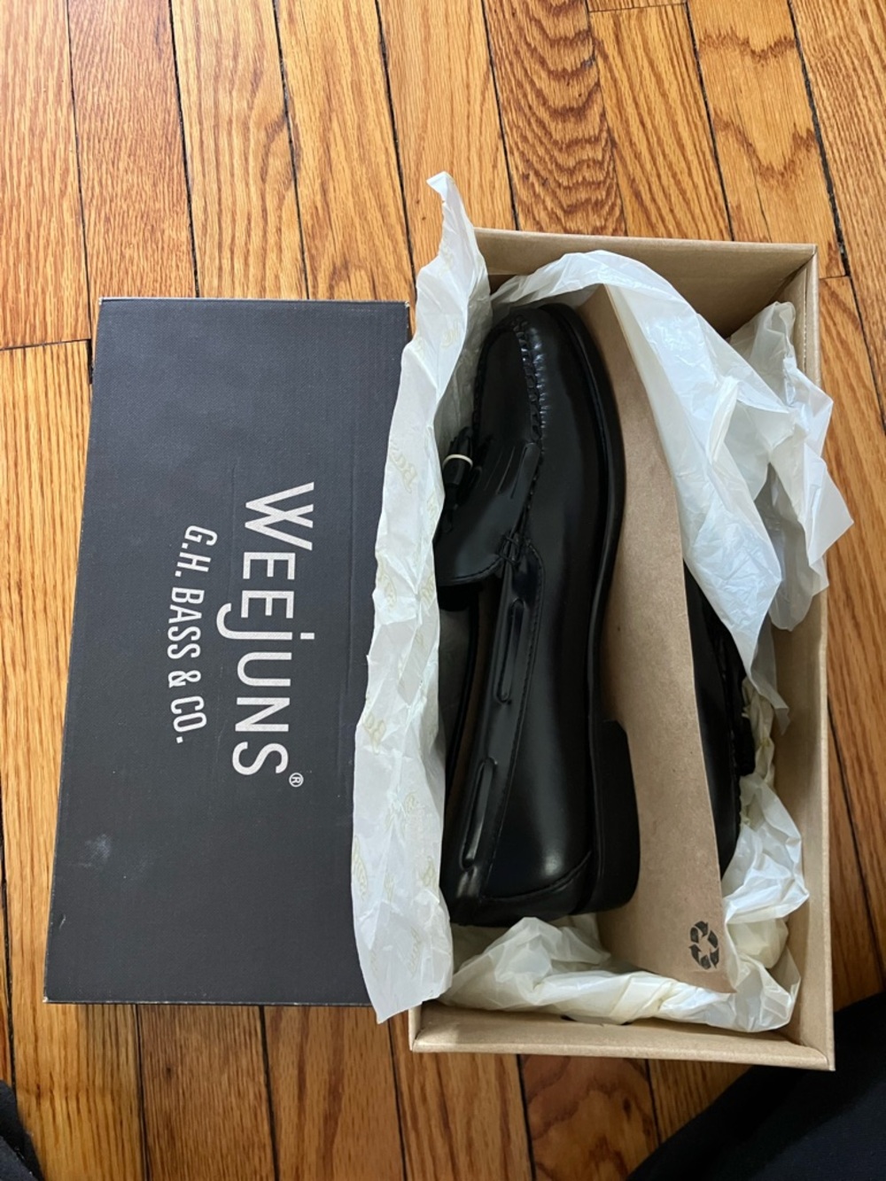 NWT Weejuns Black Loafers 8.5